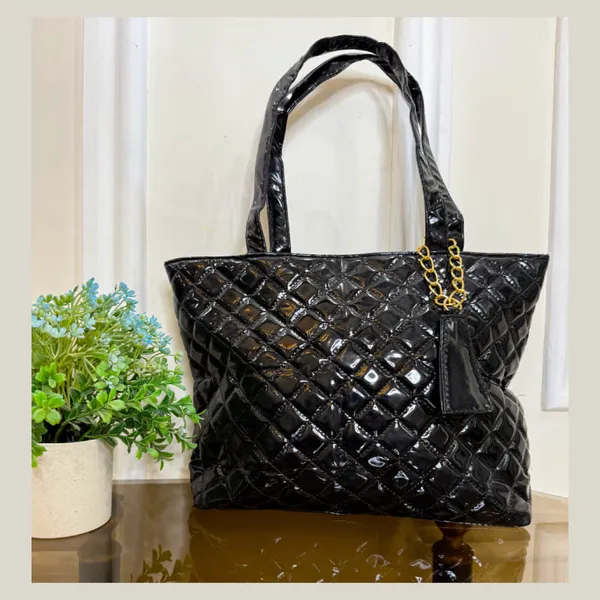 Black_Beauty_Tote_In_Quilt_Stitch